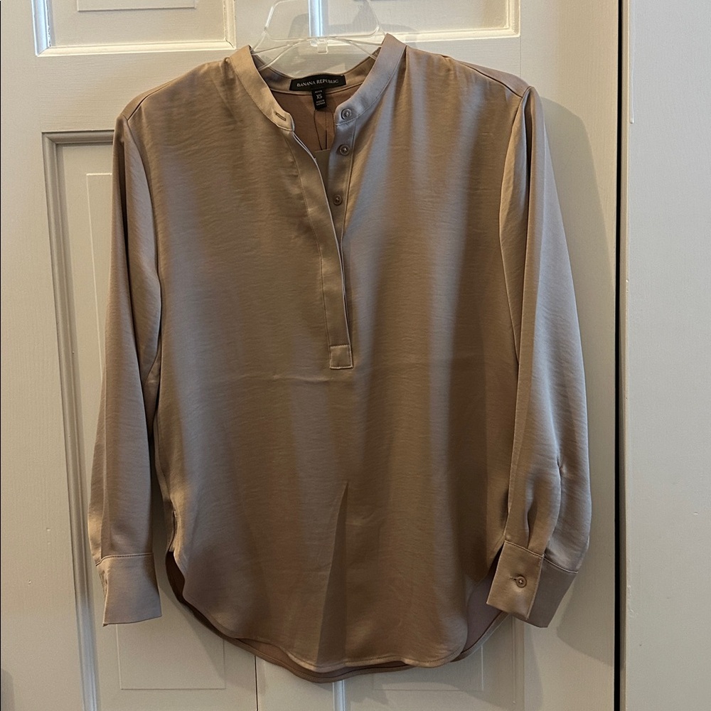 Banana Republic Tan Button-Up Blouse silky soft